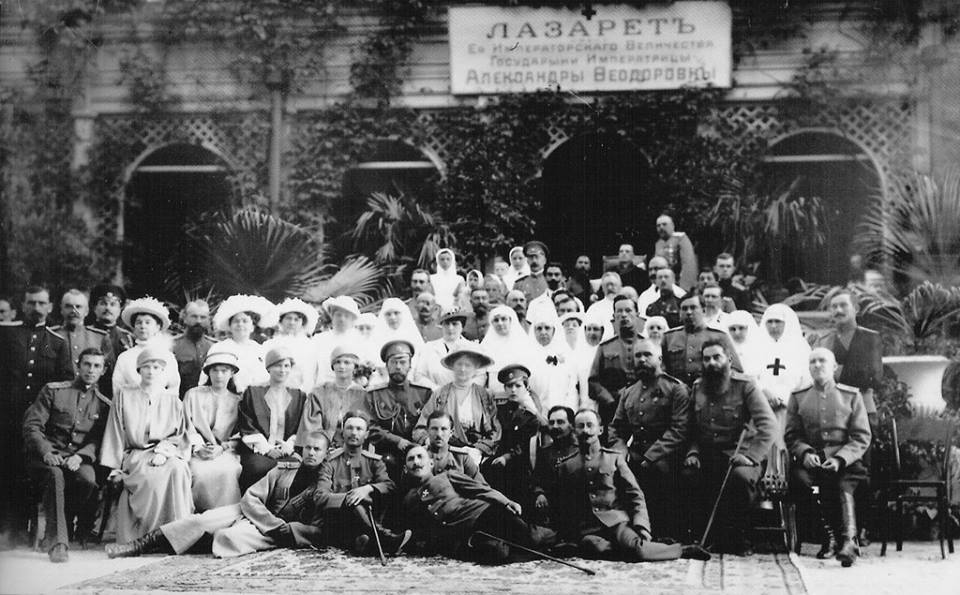final portrait of the Imperial family at Alexandra's hospital with patients and staff….jpg