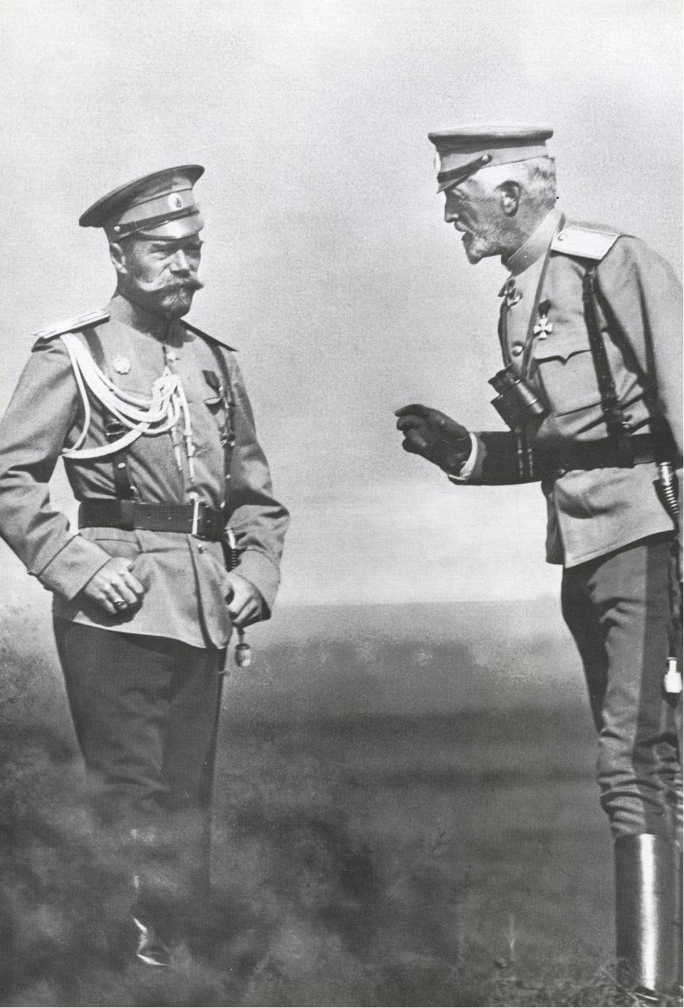 Николай и Николаша. На маневрах в Красном Селе. 1913.JPG