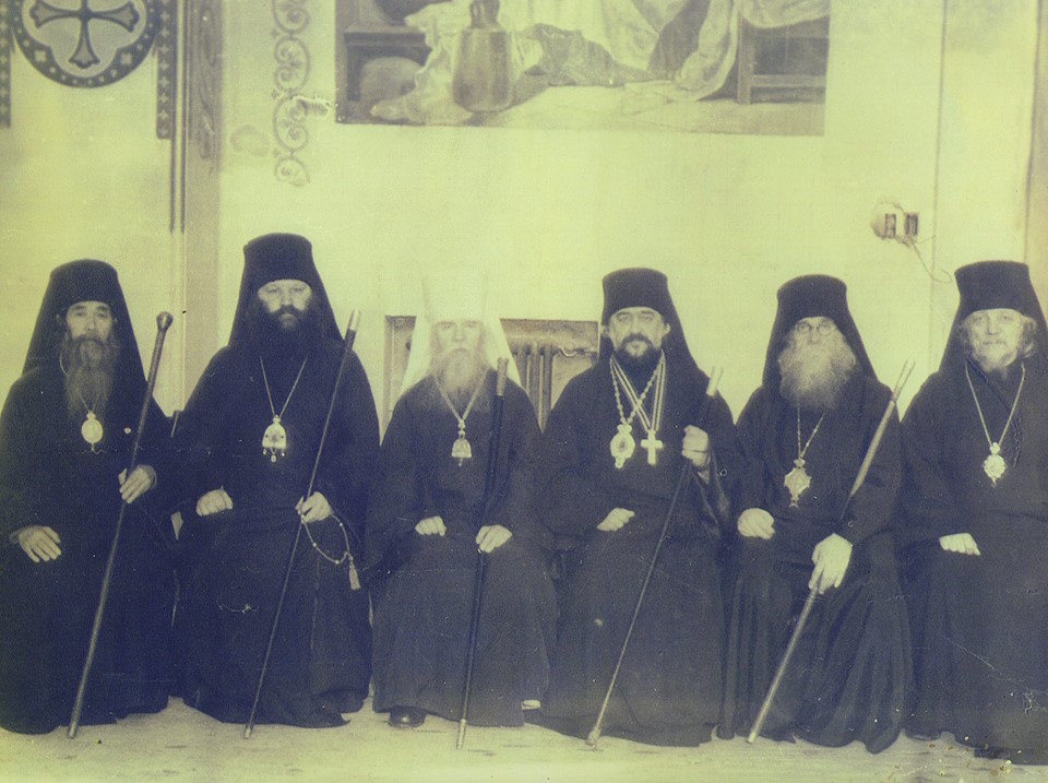ROCOR Hierarchs, Manchuria 1942.jpg