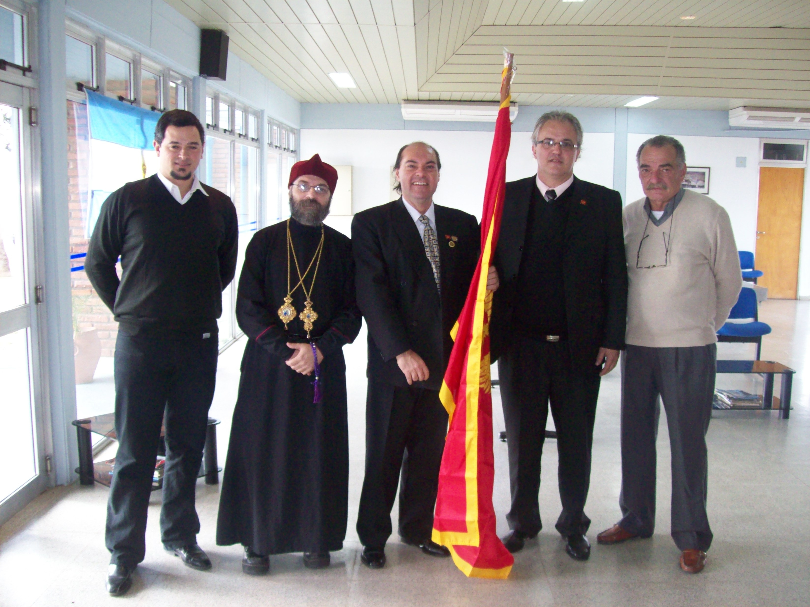 Vladika Gorazd junto al Cónsul Honorario y al presidente de la colectividad[1].JPG